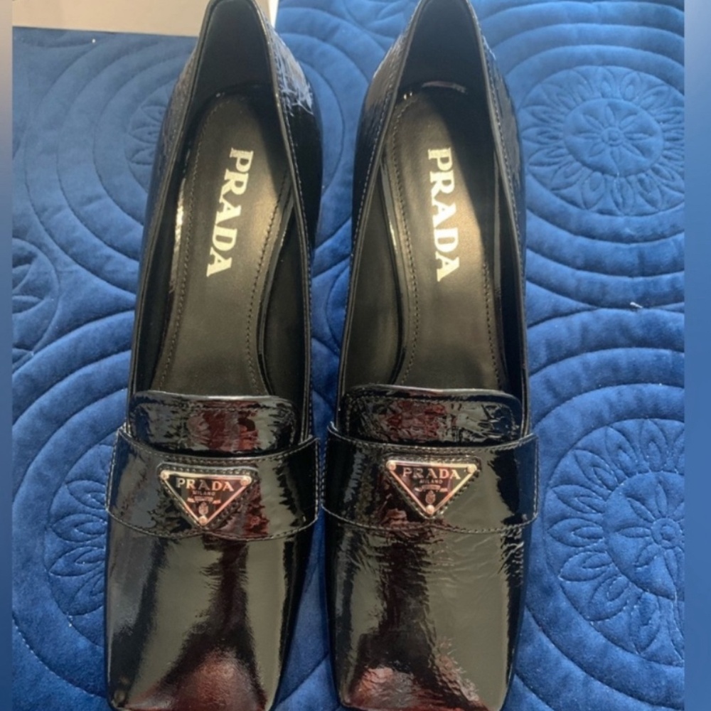 AUTHENTIC PRADA Loafer